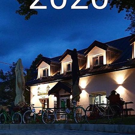 Strecno Pizzeria Alzbetka酒店 外观 照片