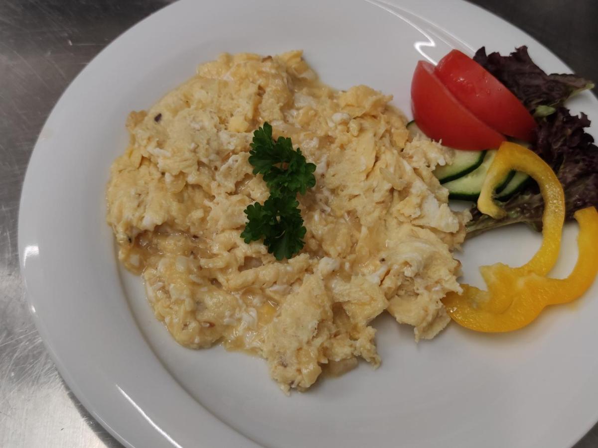 Strecno Pizzeria Alzbetka酒店 外观 照片