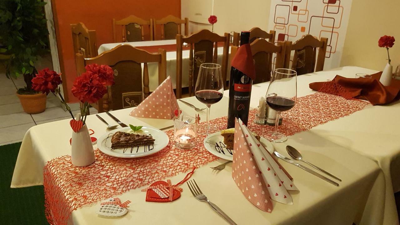 Strecno Pizzeria Alzbetka酒店 外观 照片