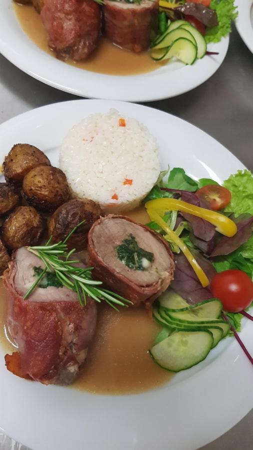 Strecno Pizzeria Alzbetka酒店 外观 照片