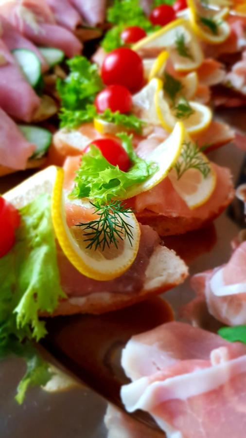 Strecno Pizzeria Alzbetka酒店 外观 照片